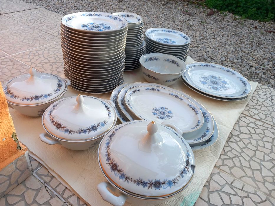 Serviço de Loiça Antiga p/ 12 pessoas (SP Coimbra, 1922) em Setúbal