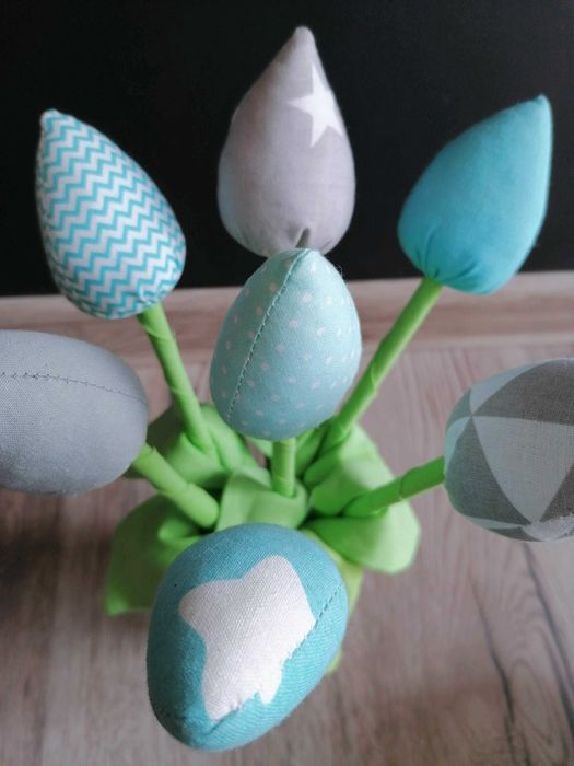 Pluszowe tulipany do wazonu