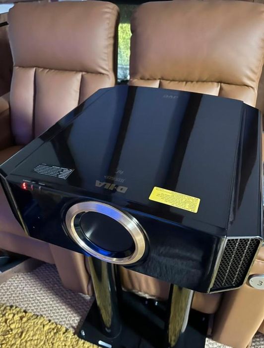 Projektor kina domowego JVC RS500  i tylko 220h na lampie referencyjny
