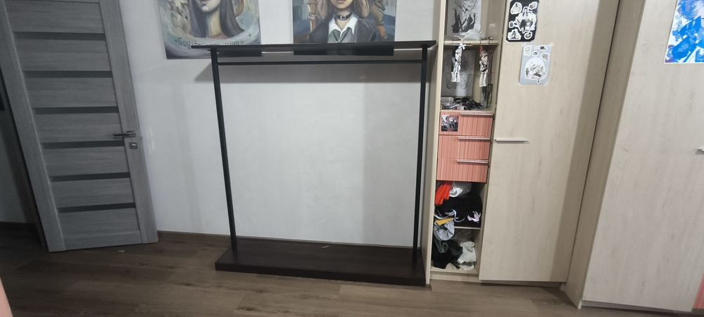 Вішалка для одягу / верхнього одягу стелаж