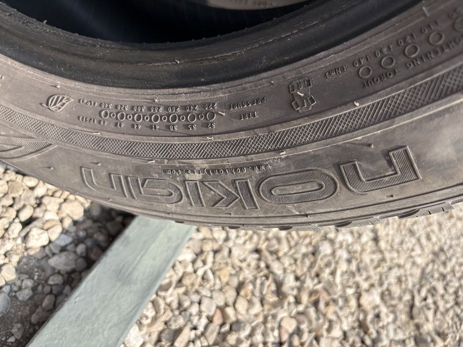 Opony zimowe 235/55 R18 104H