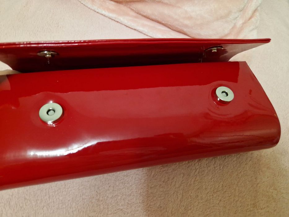 Червоний клатч лаковий новий ( 26см#11см)