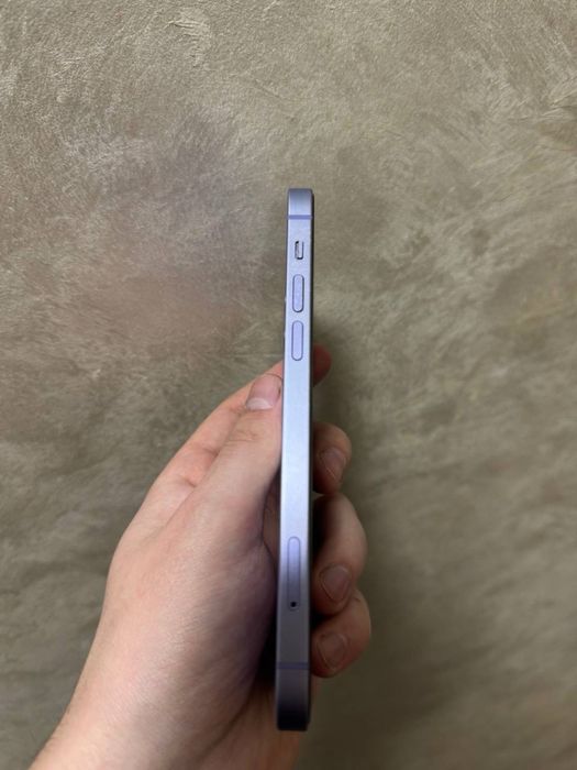 Продам iphone 12.