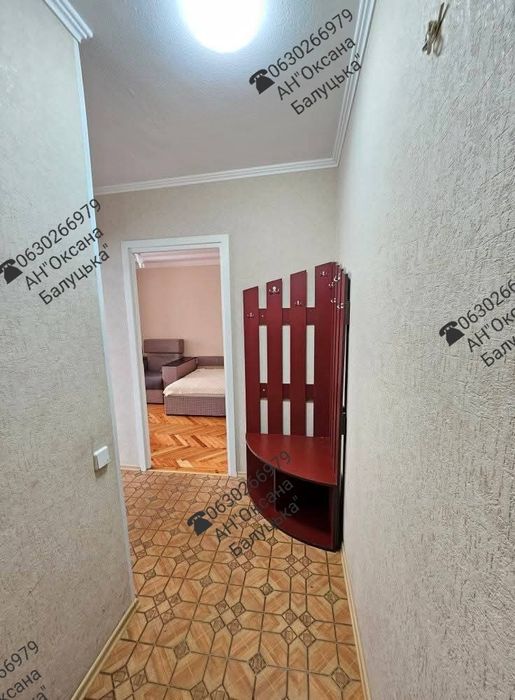 Продам 1-кімнатну квартиру, район 8-9 школи, третій поверх