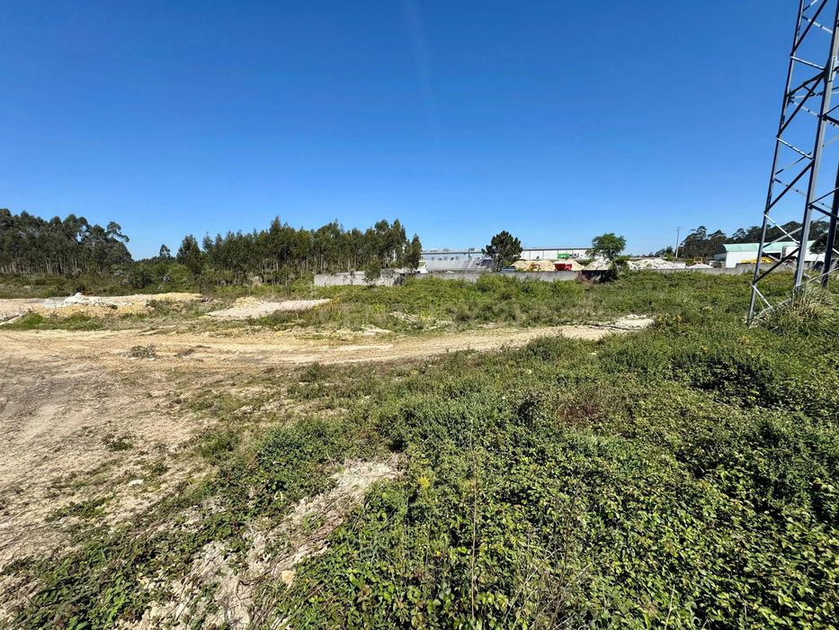 Terreno, com 16 000m², para construção de armazéns, em zona industrial de Laúndos, Póvoa de Varzim