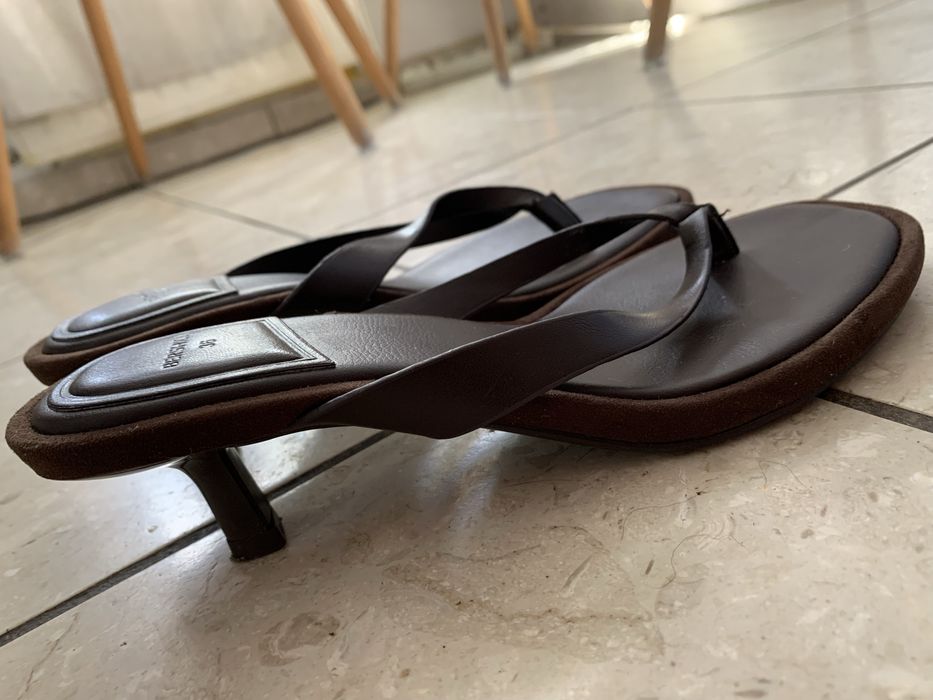 Sandatki Bershka bronzowe