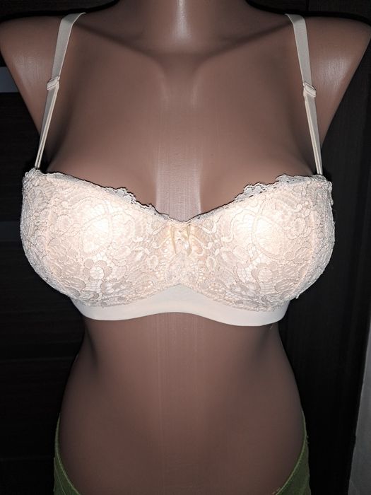 Бюстгалтер балконет