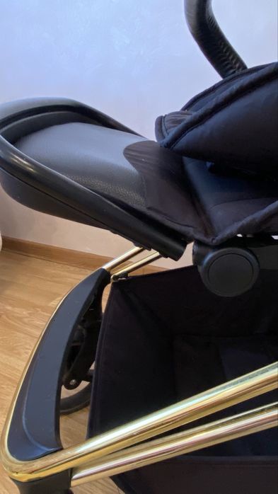 Дитяча коляска .