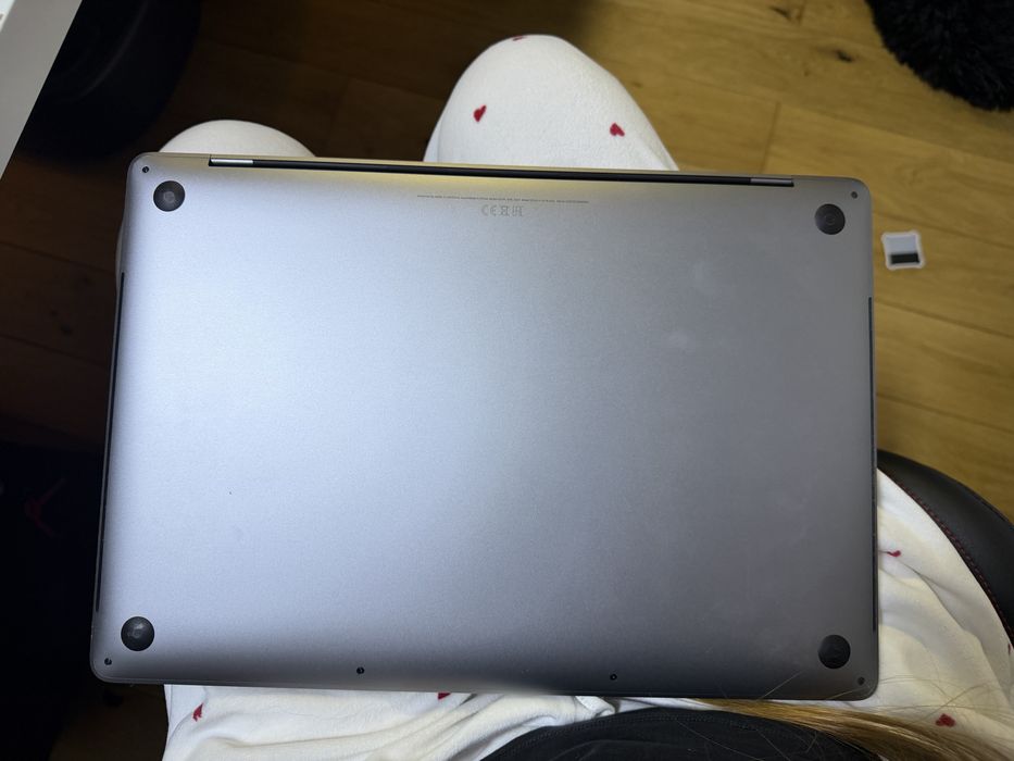 Book Pro 16” 2019 / Intel Core i7 / 16 GB RAM / 512 GB SSD