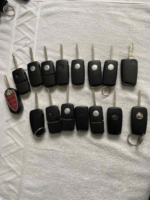 Автоключи, ключи,Продам оригінальні ключі до автомобіля ключ з чіпами.Викидний ключ