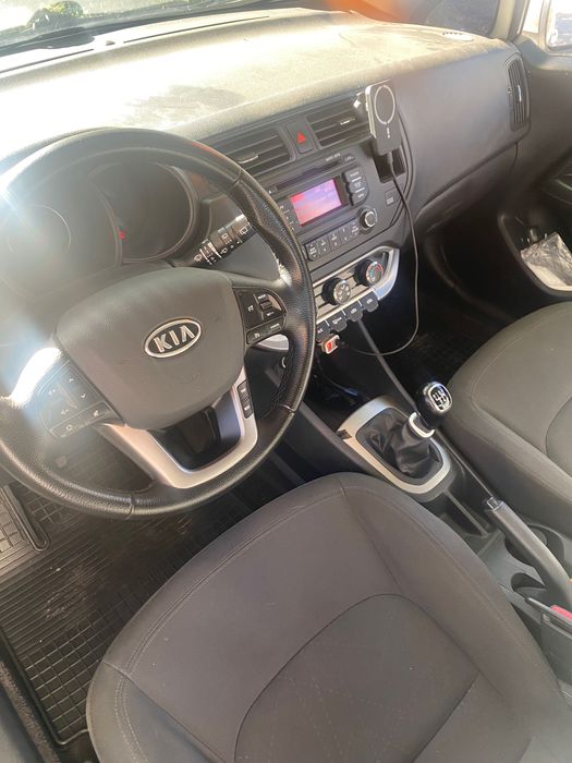 Легкова машина Kia Rio