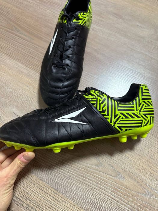 Продам бутси 44р кожані Dutchy