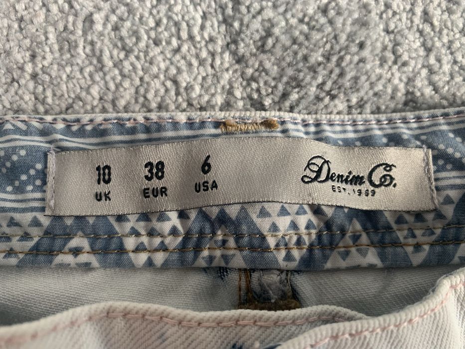 Damskie spodenki jeansowe 38