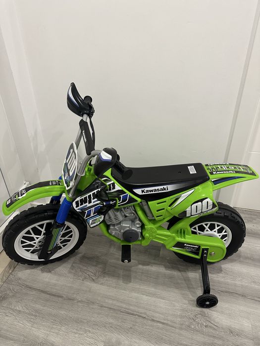 Moto infantil como nova