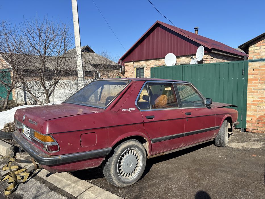 Разборка bmw e28,е34,е32 много запчастей все узнавайте по телефону.