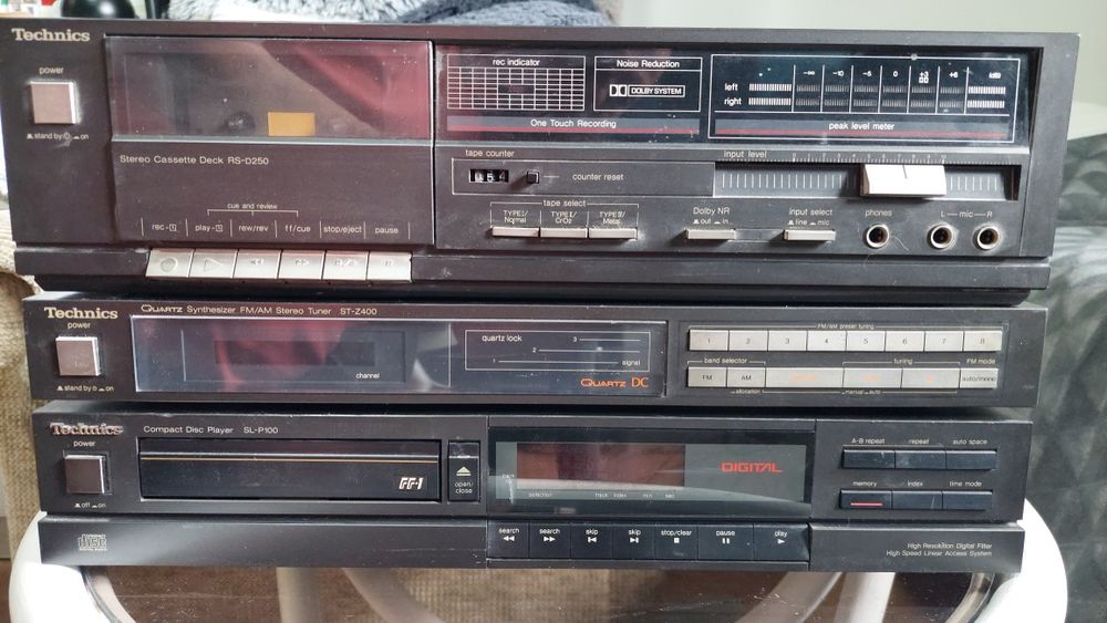 Technics stereo deck RS-D250 . Quarz synthesizer tuner ST-Z400. Compact disc player SL-P-100