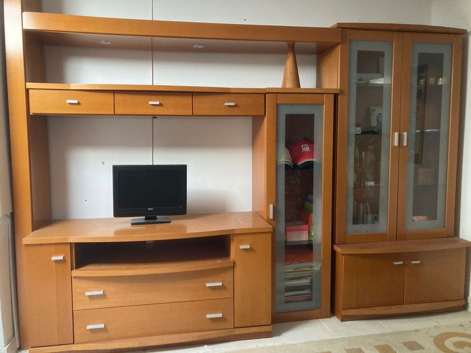 Móvel sala com garrafeira  cor cerejeira