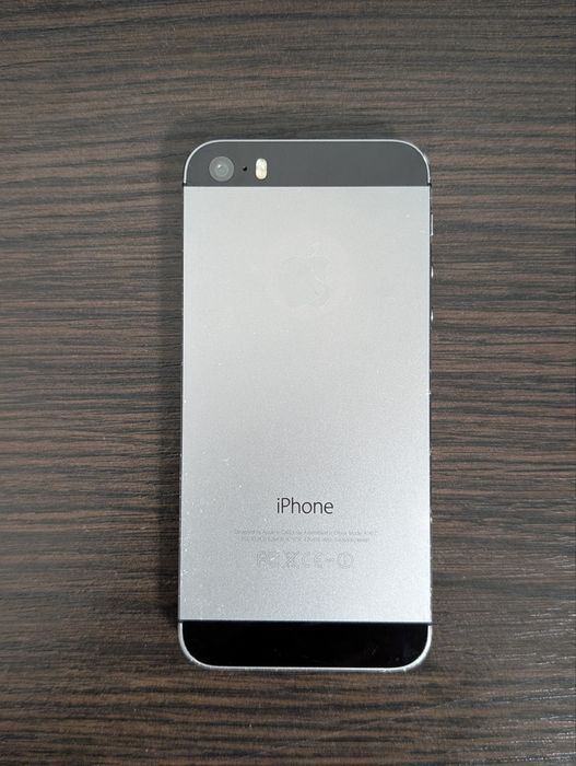iPhone   5s  б/у.