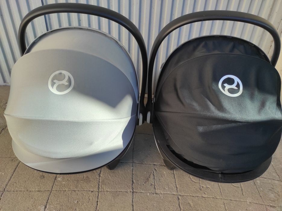 Par de ovinhos/ cadeiras auto Cybex