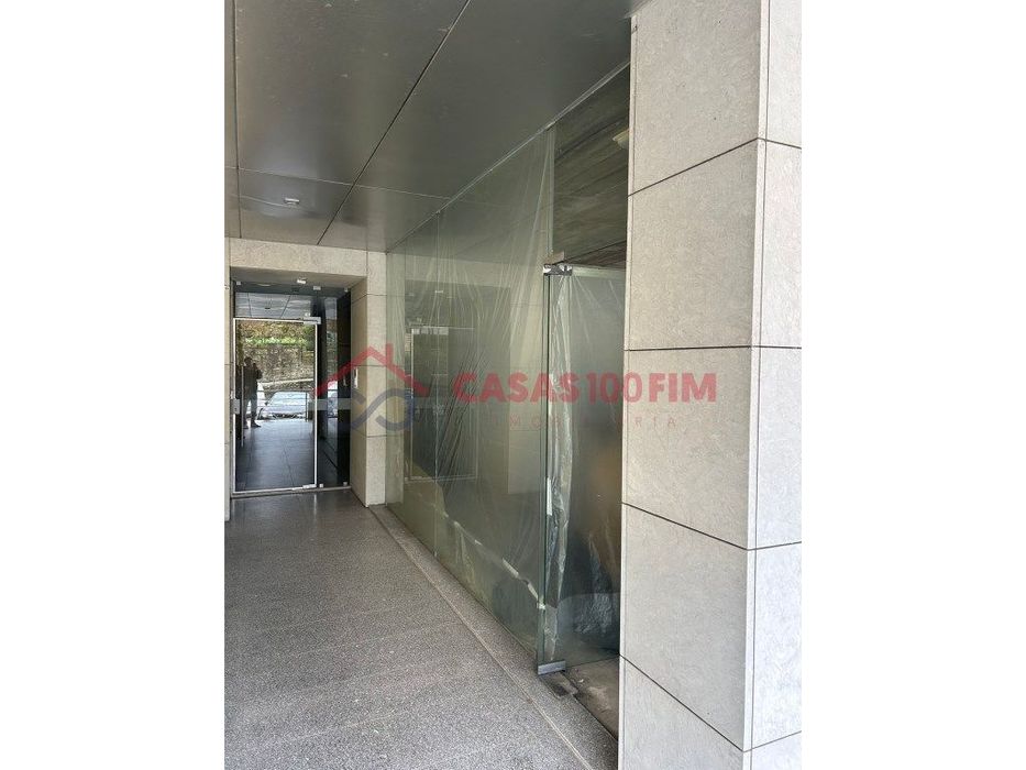 Loja com licença para pastelaria em Vale de Cambra