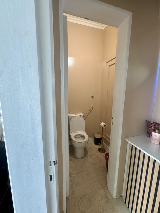 Alugo espaço para trabalho/ Salão