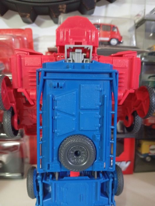 Transformers Optimus Prime figura