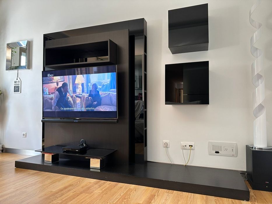 Consola para TV com arrumacao wengue e vidro Antarte