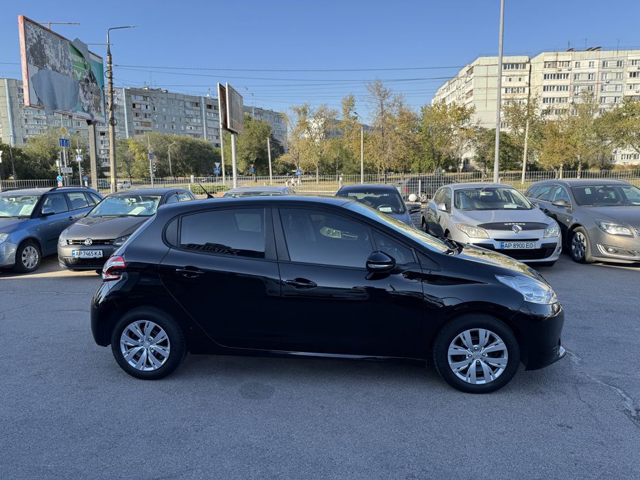 Продам Peugeot 208