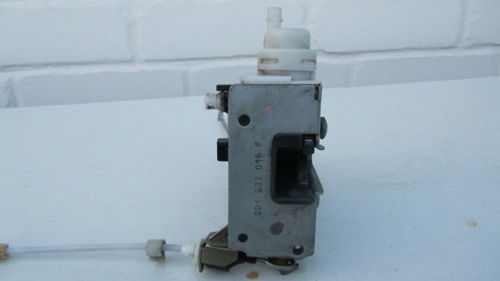 Замок передней правой и задней правой двери Audi A8 D2 1994-2002