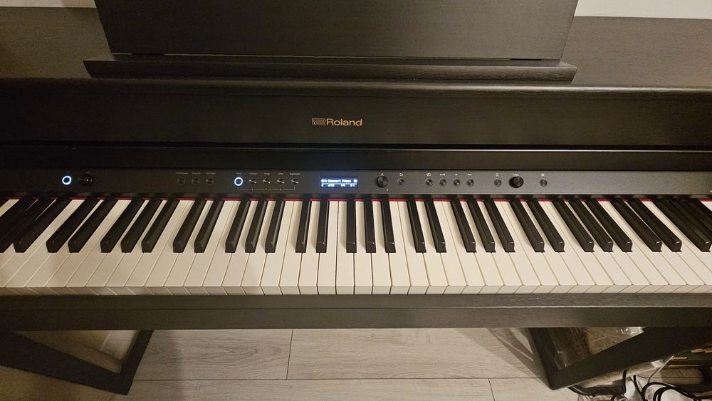 Roland HP702 - stan bardzo dobry