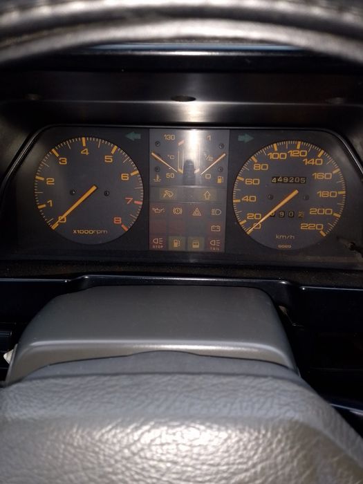 Автомобіль Мазда 626