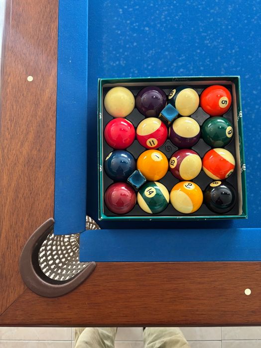 Mesa tripla: Snooker + Bilhar + Mesa de jantar.