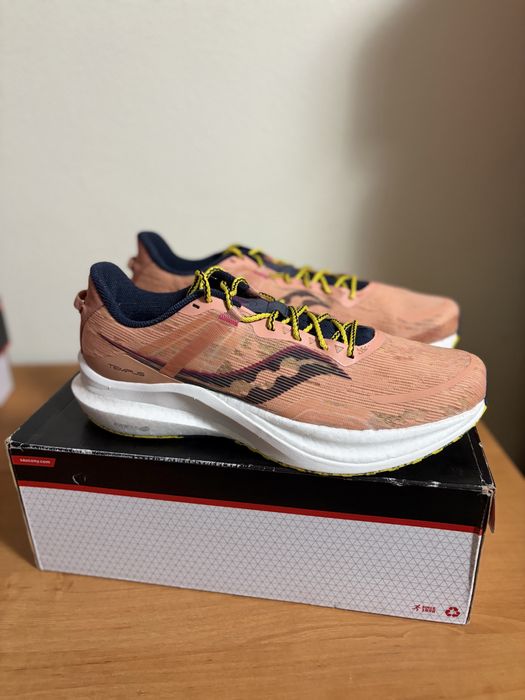 Новые ОРИГИНАЛ оригінал беговые кроссовки кросівки Saucony Tempus