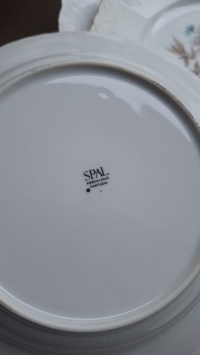Serviço Jantar de 70 peças em Porcelana