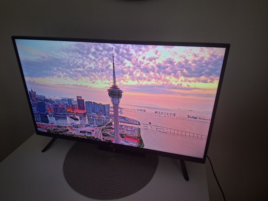 Telewizor Android Wifi Yotube Netflix DVBT2 Hevc bezramkowy polecenia glosowe