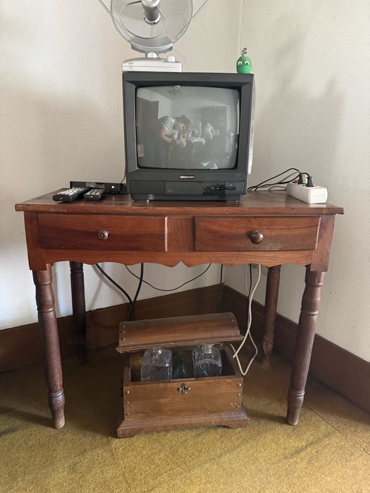 Mesa de madeira dos anos 70