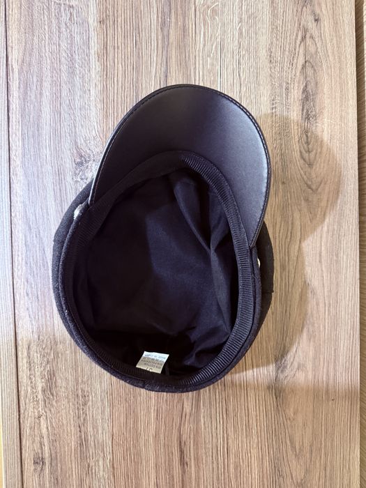 чорний стильний берет