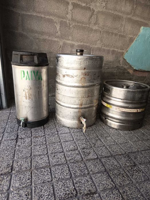 Vendo estes barris que não uso.