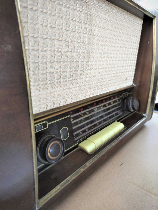 Radio antigo SABA a funcionar