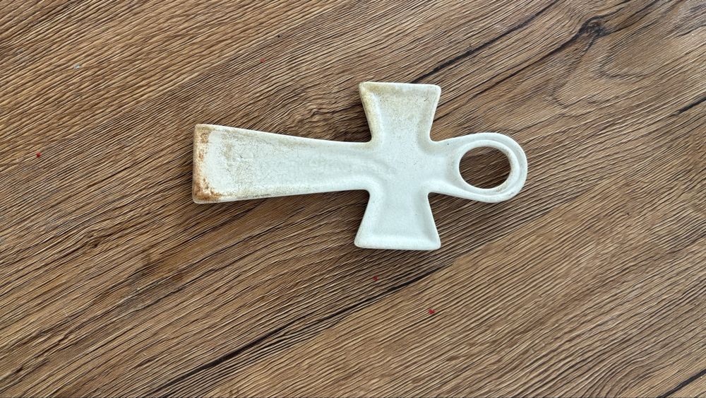 Sprzedam ceramiczny krzyz recznie malowany