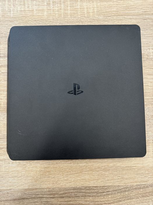 Playstation 4 slim + comando + jogos