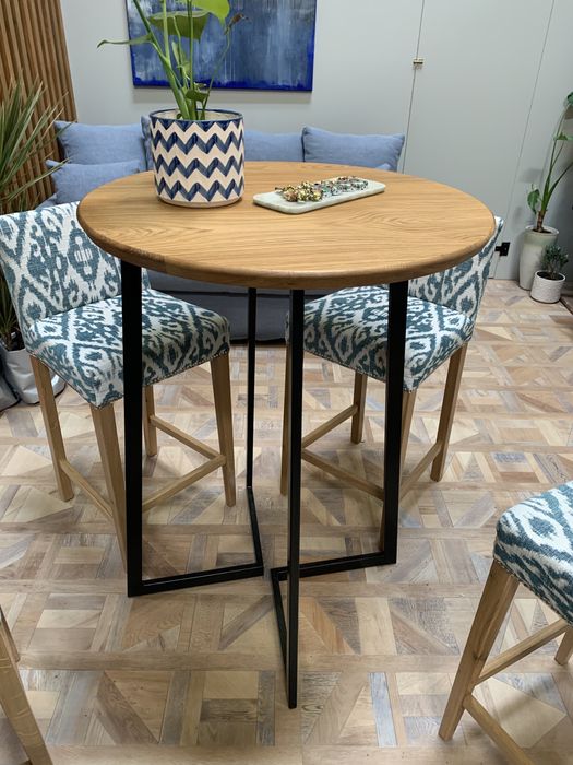 Stół okrągły , blat dębowy, podstawa metal czarny