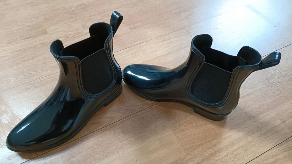 Botas pretas de mulher  novas a estrear.