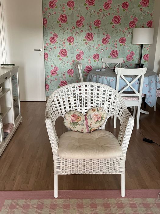 Cadeirão branco IKEA