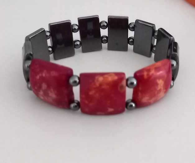 Bransoletka z czerwonego naturalnego korala i hematytów