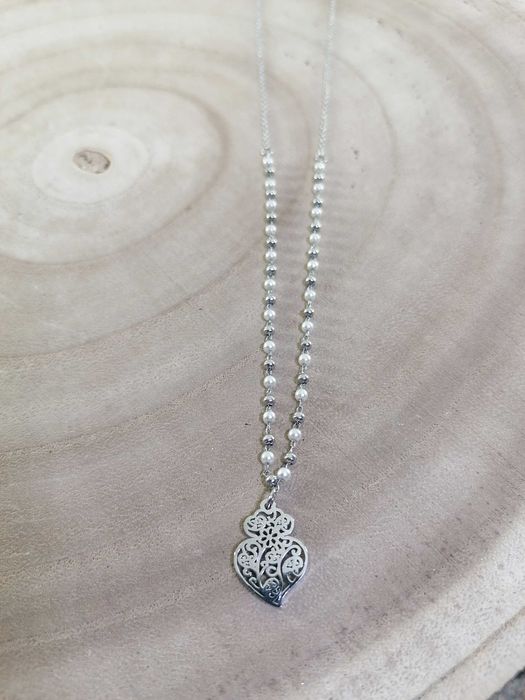 Colar com bolinhas e coração de filigrana - Aço