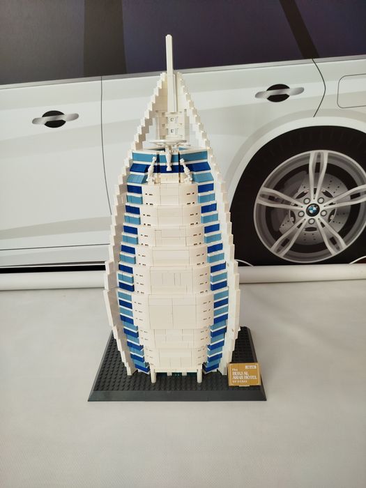 Конструктор 67 см высотой  Dubai Burj Al Arab Hotel 1368 деталей