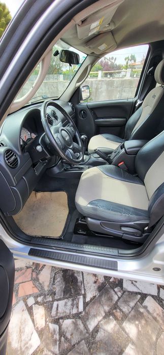 Jeep cherokee KJ Liberty 2500 crd 4x4