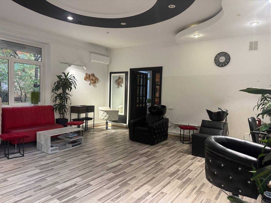 Діючий бізнес ǀ Салон краси - Перукарня з меблями, центр, Чорновола