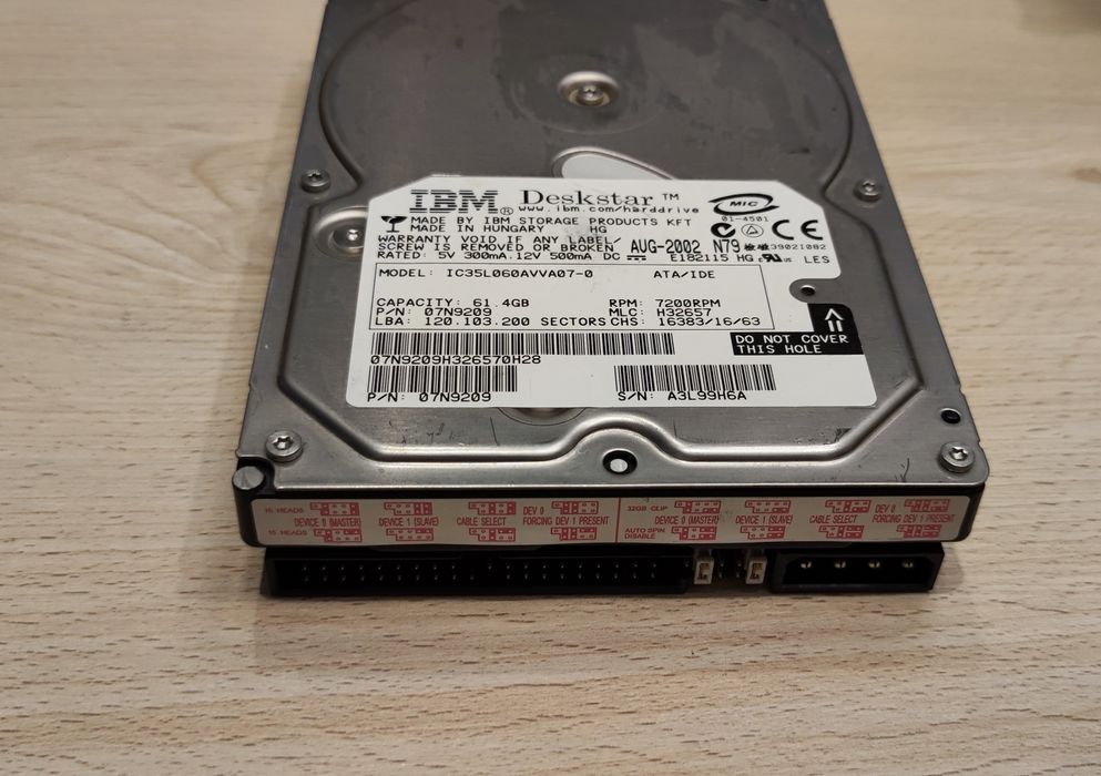 Dysk twardy IBM Deskstar  61 GB (model IC35L060AVVA07-0 sprawny